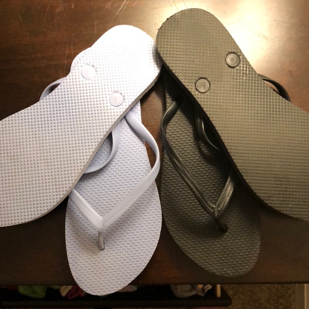 Old navy flip flops💋💋